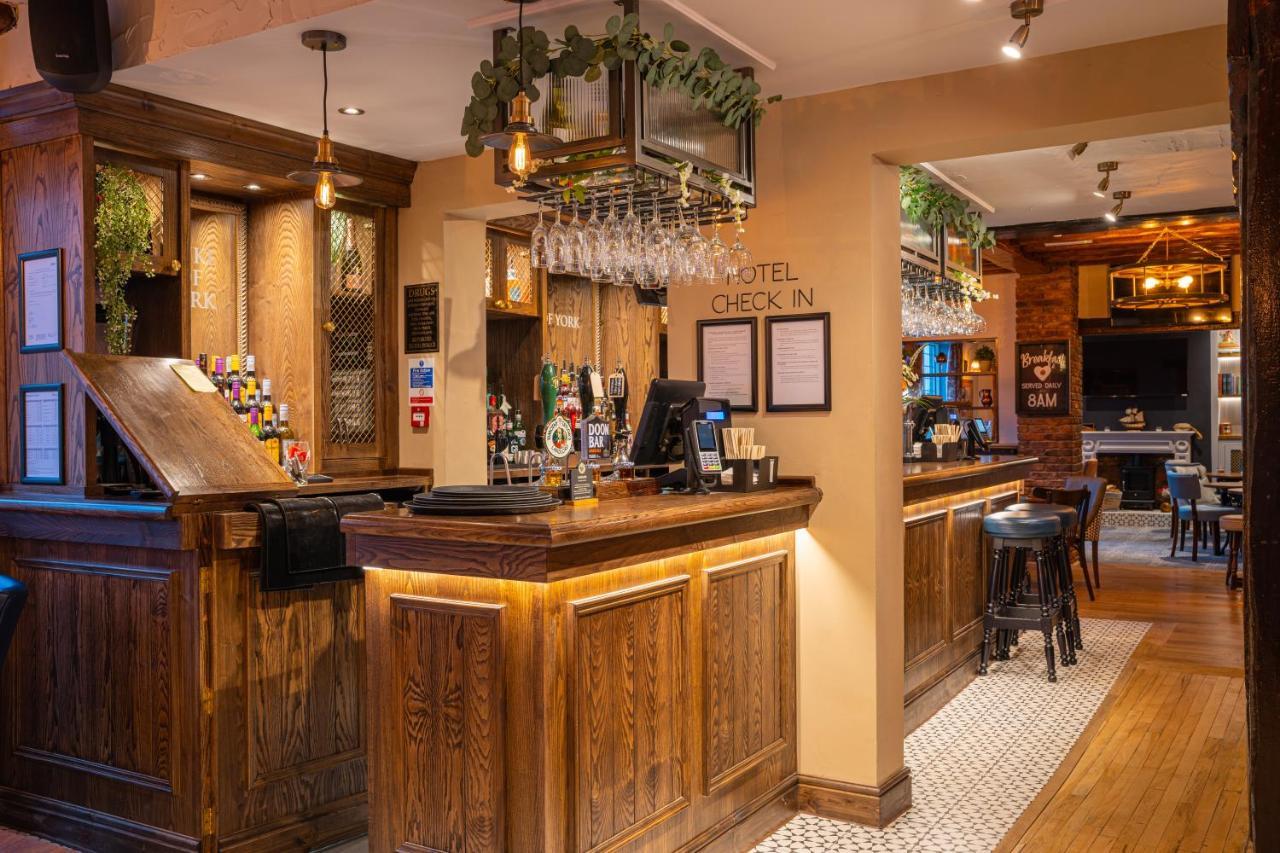 Duke Of York Hotel Whitby Exterior photo